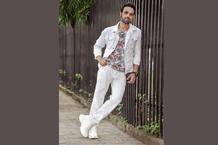 SVMT Music Launches Debutante Dipak Tewari with Madhurima Tuli in Chartbusting Music Video ‘Hayaa’