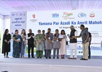 Jal Shakti Minister felicitated winners of Ganga Quest 2022 during “Yamuna par Azadi ka Amrit Mahotsav”