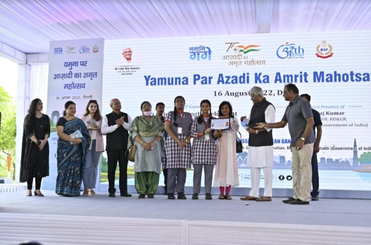 Jal Shakti Minister felicitated winners of Ganga Quest 2022 during “Yamuna par Azadi ka Amrit Mahotsav”