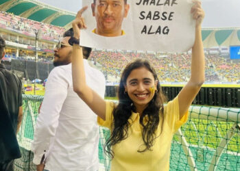 Thala Ki Jhalak Sabse Alag: Dhoni’s fans go wild with enthusiasm under the falling rain