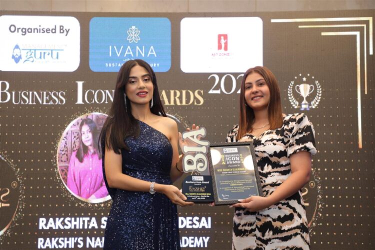 Amrita Rao Honors Top Entrepreneurs at Surat’s Business Icon Awards 2024″
